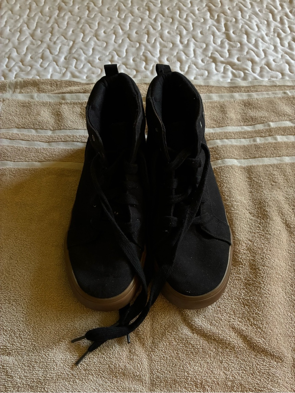 Wonderly Black High-Top Kids Sneakers with Brown Soles